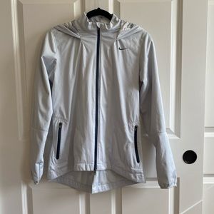 Nike Lightweight Women’s Light Silver Jacket